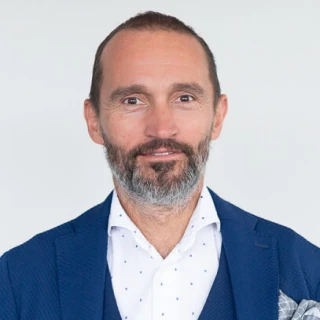Portrait von Oliver Hartl