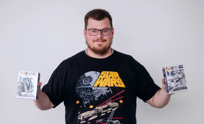 Mitarbeiter Dominik Brandstetter als Star Wars Fan.