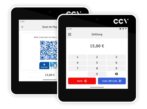 Zwei Zahlungsterminals mit Touchdisplay von CCV (CUBE) zeigen Zahlungsoptionen. Das Vordere zeigt eine Zahlungseingabe von 15,00 € mit Auswahl zwischen Kartenzahlung und QR-Code-Zahlung, das Hintere zeigt einen QR-Code für „Scan to Pay“ mit Logos mehrerer Zahlungsanbieter, darunter bluecode und Alipay+